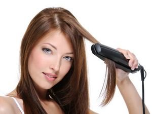 Как правильно выпрямить волосы ― без утюжка и с утюжком