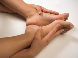 Уход за пятками: как смягчить сухую и грубую кожу